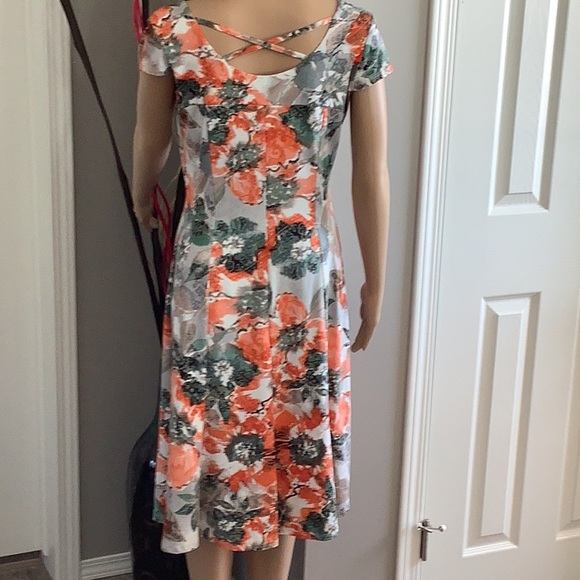 MARALLIS Floral Cap Sleeve Dress size M. With 3/4 length Cardigan and sleeve - Picture 4 of 14